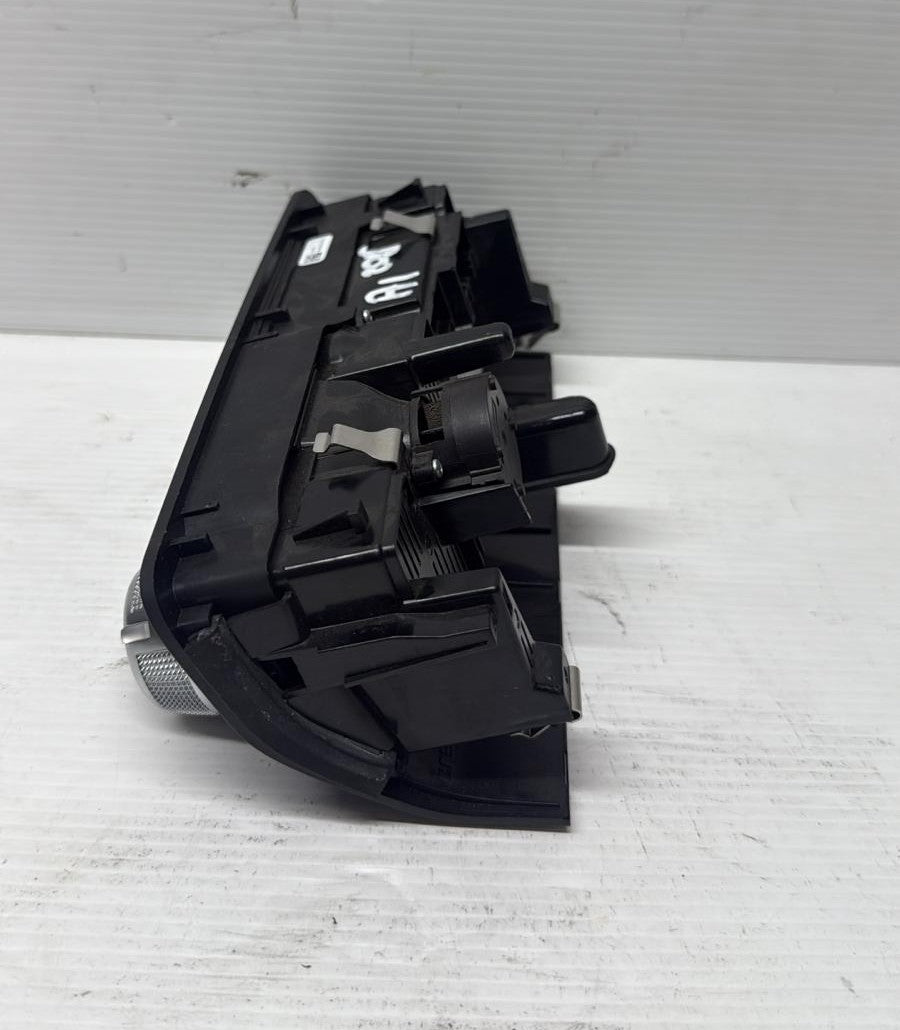 CENTRALINA \MODULO CLIMATIZZATORE AUDI A1 2015 CODICE:8XA820043