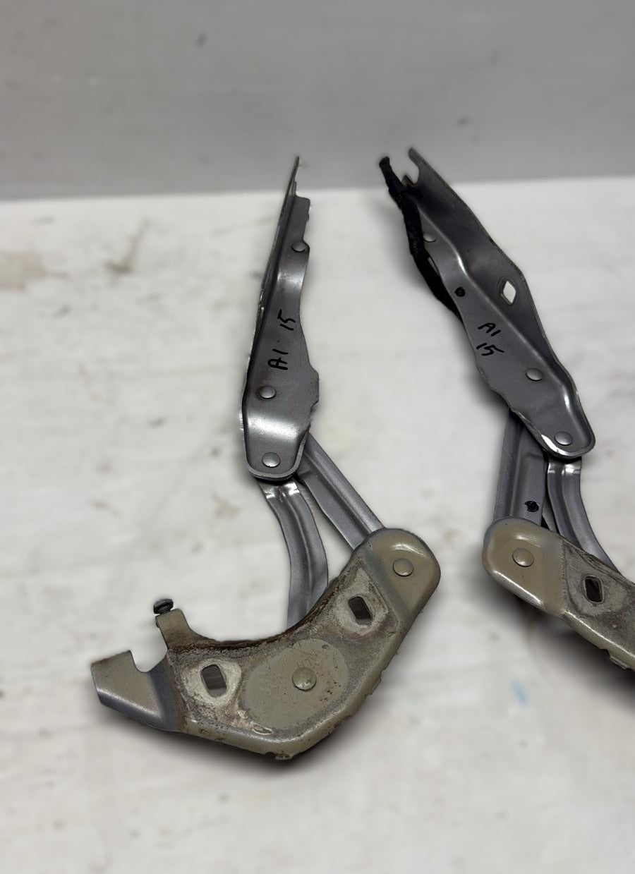 COPPIA CERNIERE COFANO ANTERIORE AUDI A1 2010-2018 8X0823301A,8X0823302A