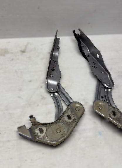 COPPIA CERNIERE COFANO ANTERIORE AUDI A1 2010-2018 8X0823301A,8X0823302A