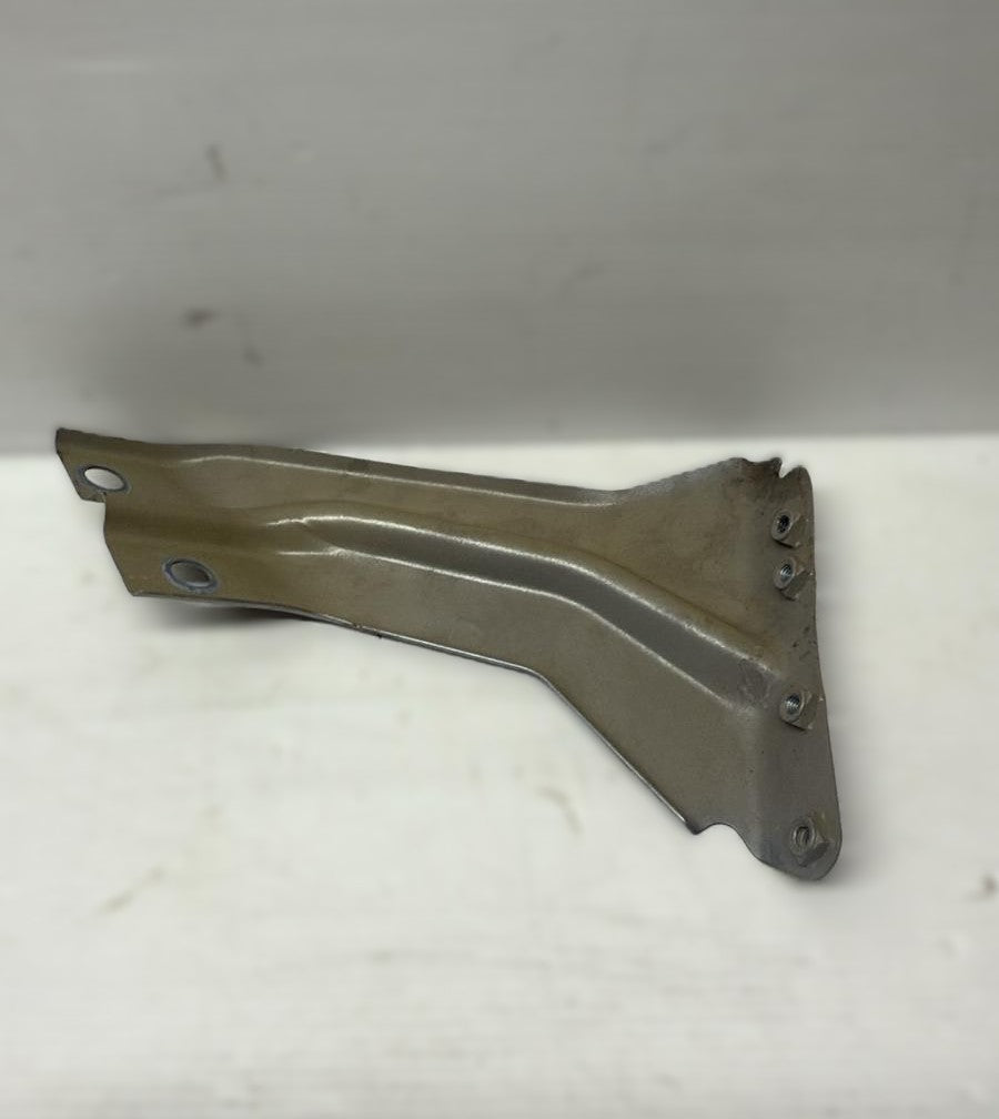 SUPPORTO PARAFANGO SINISTRO STAFFA AUDI A1 2015 CODICE:8X0821135A