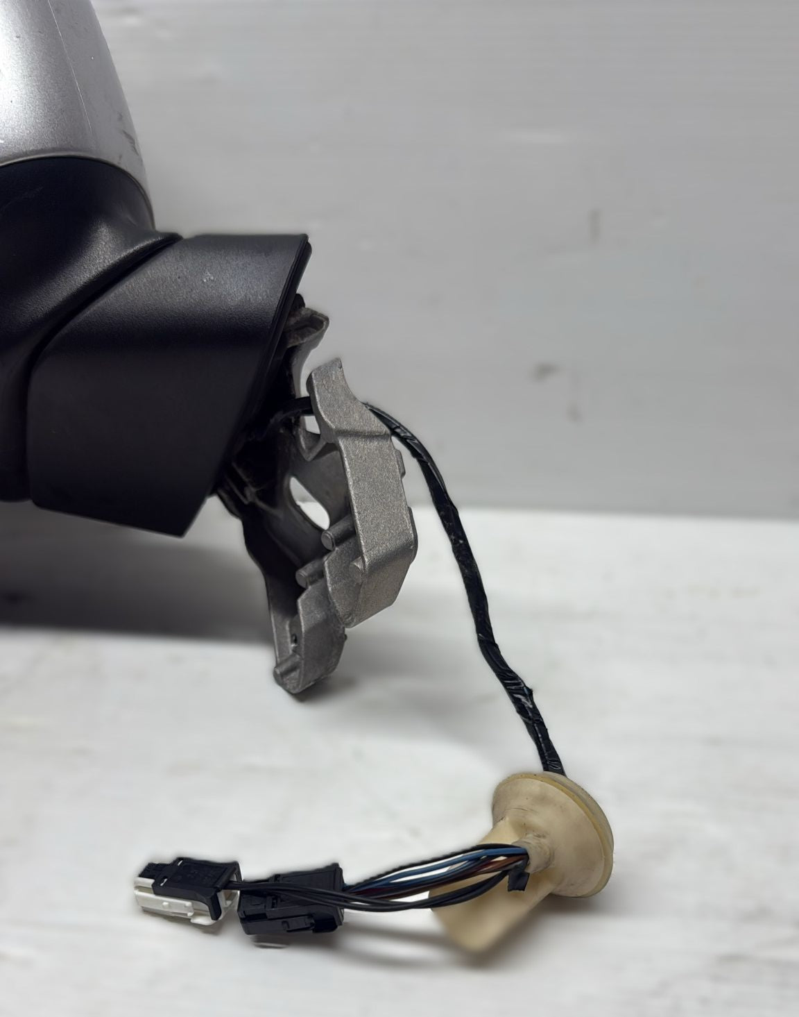 SPECCHIETTO RETROVISORE DESTRO JEEP RENEGADE 2014> (2 SPINOTTI) 9 PIN