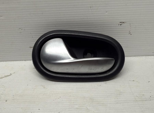 MANIGLIA INTERNA DELLA PORTA ANTERIORE SINISTRA DACIA SANDERO 2017