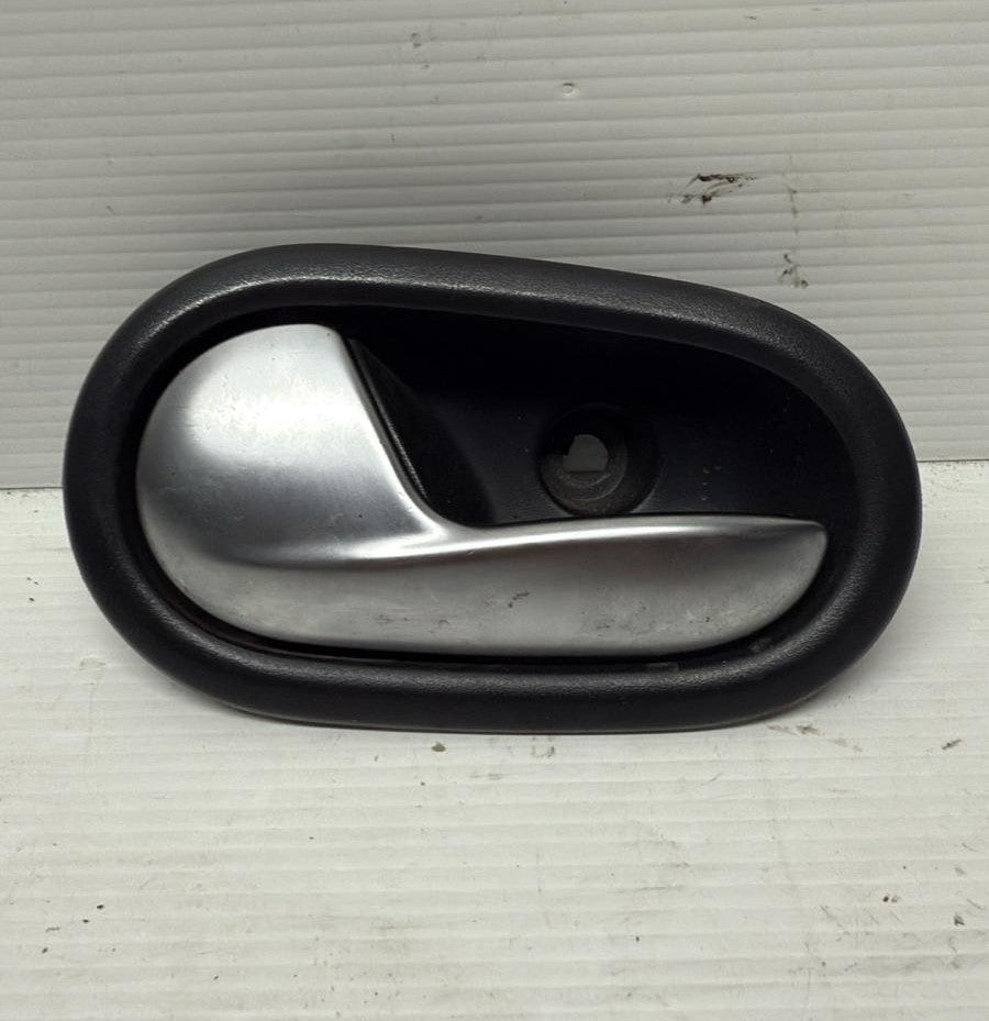 MANIGLIA INTERNA DELLA PORTA ANTERIORE SINISTRA DACIA SANDERO 2017