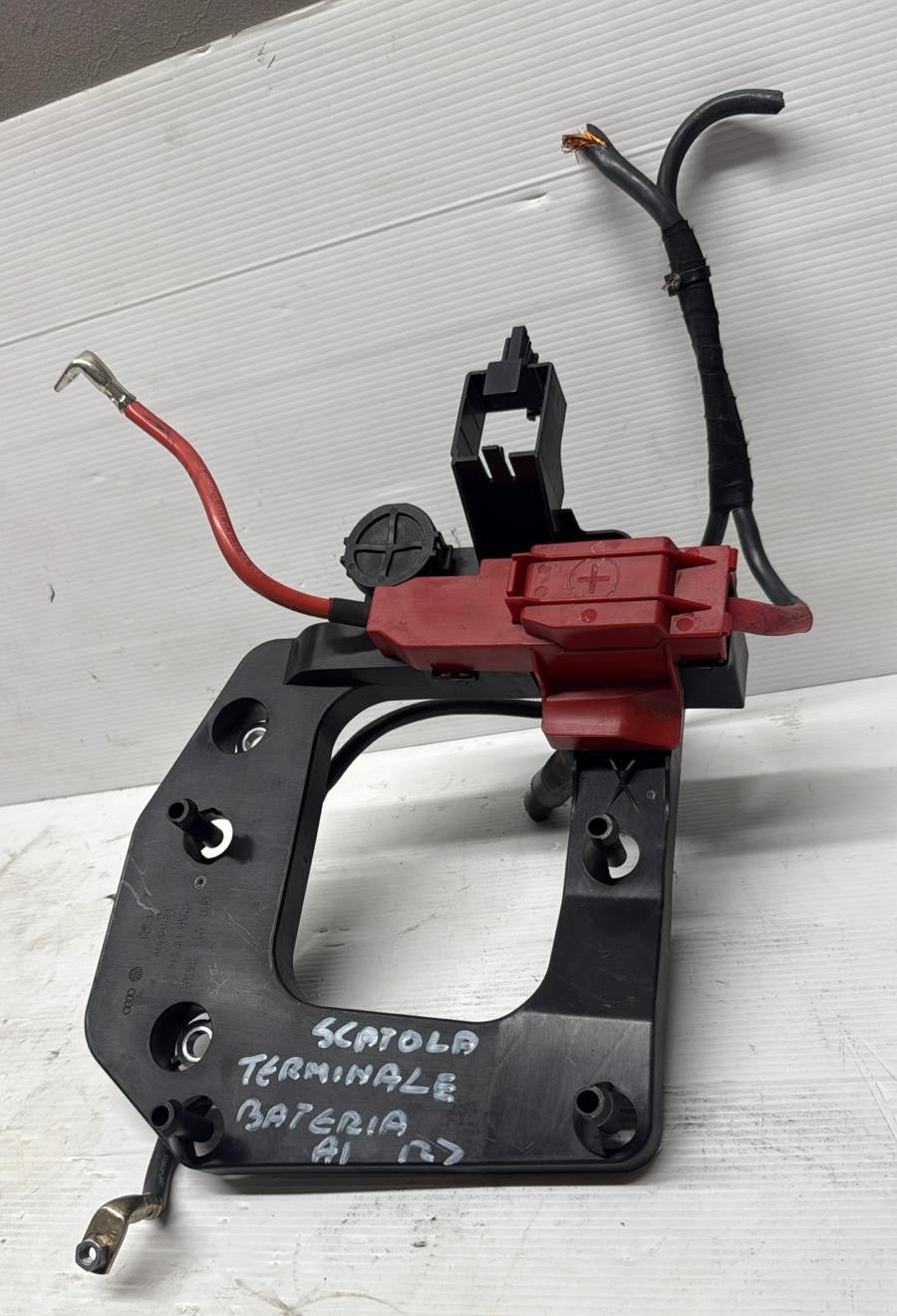 SCATOLA TERMINALE PORTABATTERIA ANTERIORE AUDI A1 2015 6C0 915 343 A