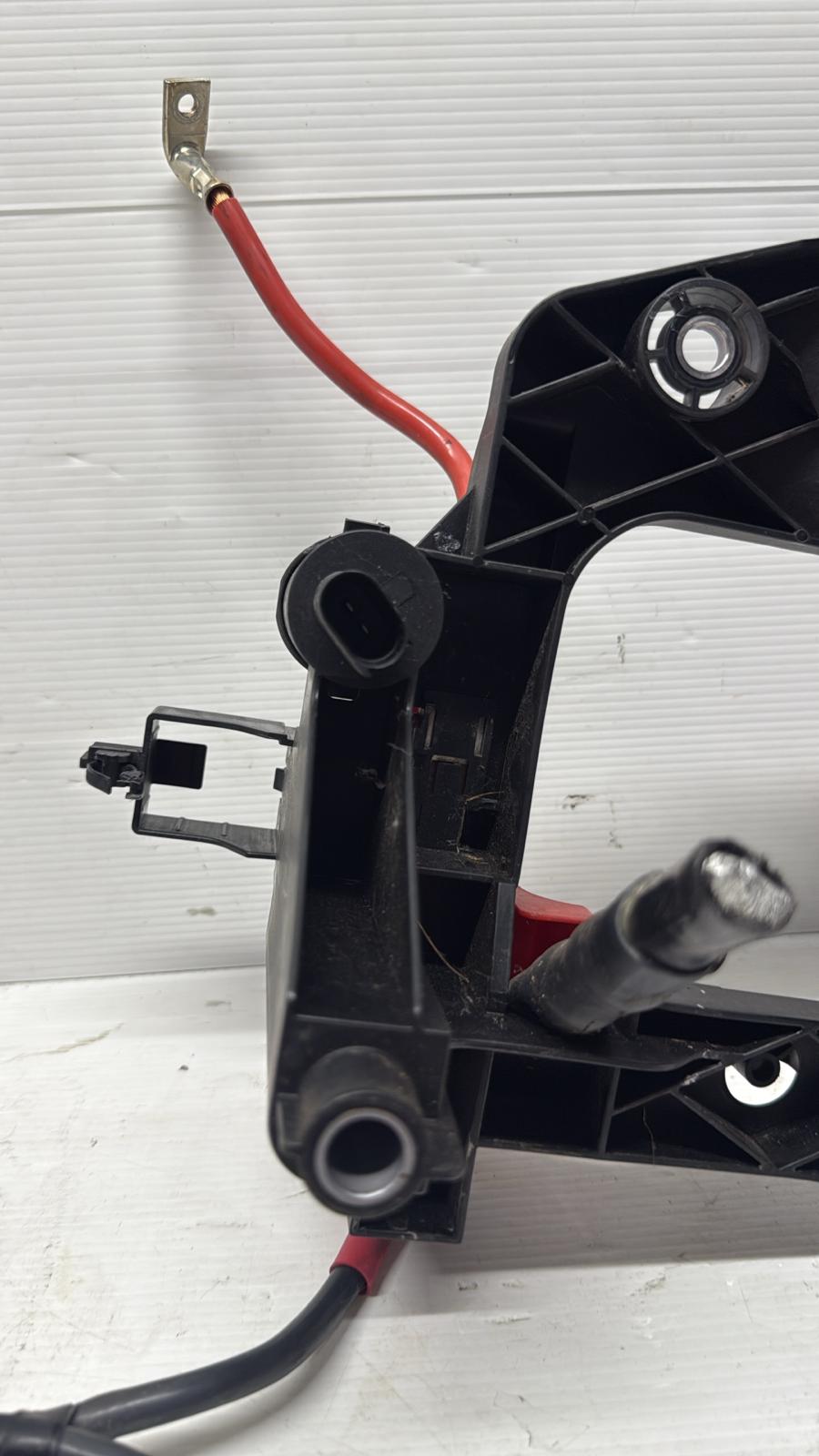 SCATOLA TERMINALE PORTABATTERIA ANTERIORE AUDI A1 2015 6C0 915 343 A