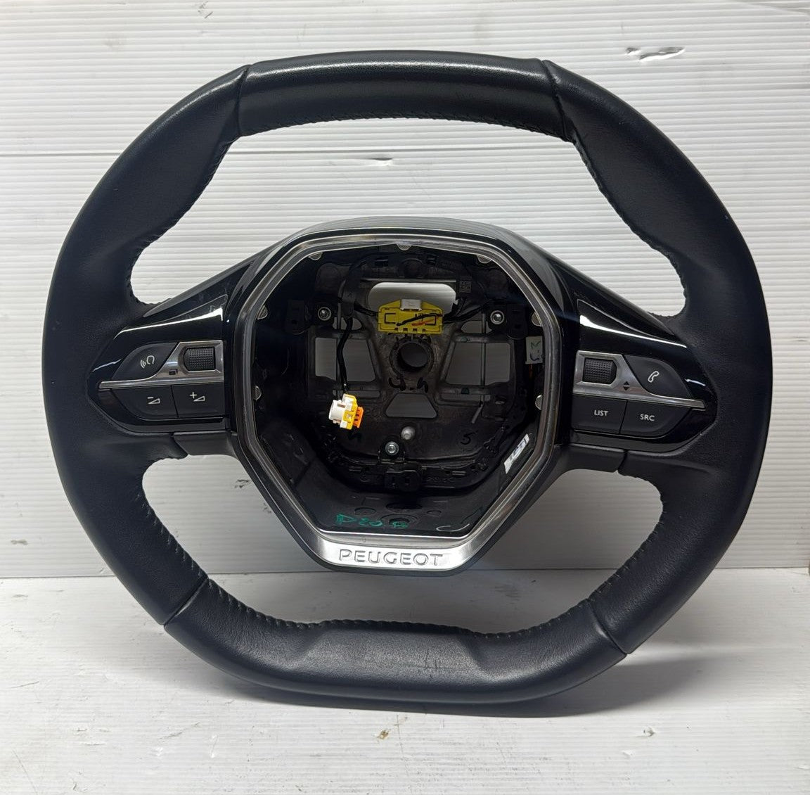 STERZO\VOLANTE PEUGEOT 208 2022