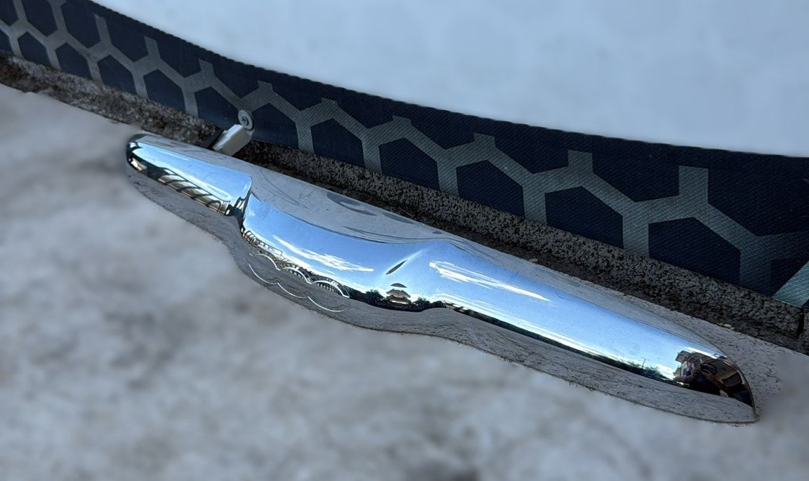 MANIGLIA PORTELLONE POSTERIORE CROMATO LUCE TARGA FIAT 500 (2007-2012)