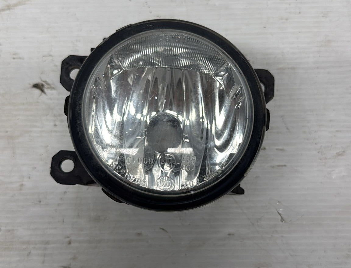 FANALE FENDINEBBIA ANTERIORE DESTRO PEUGEOT 308(2014) UN GANCIO ROTTO