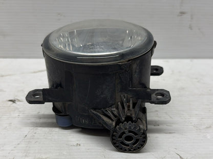 FANALE FENDINEBBIA ANTERIORE DESTRO PEUGEOT 308(2014) UN GANCIO ROTTO