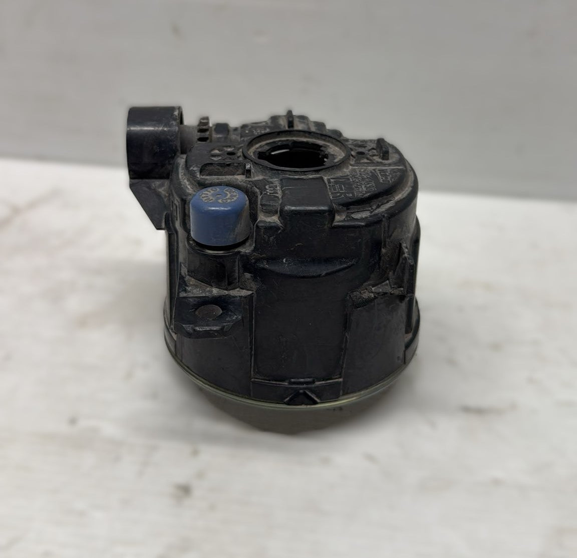 FANALE FENDINEBBIA ANTERIORE SINISTRO PEUGEOT 308(2014) UN GANCIO ROTTO