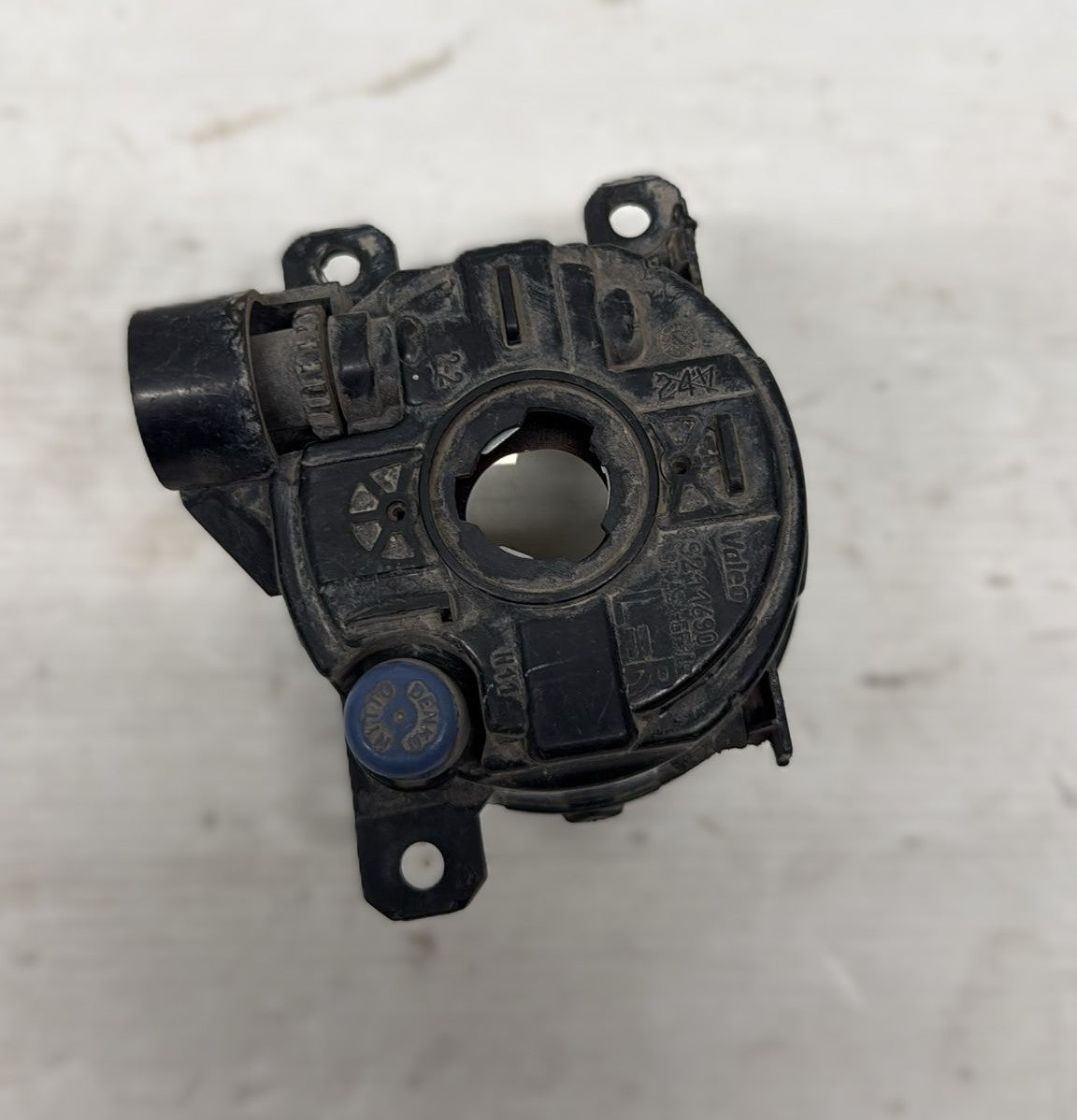 FANALE FENDINEBBIA ANTERIORE SINISTRO PEUGEOT 308(2014) UN GANCIO ROTTO