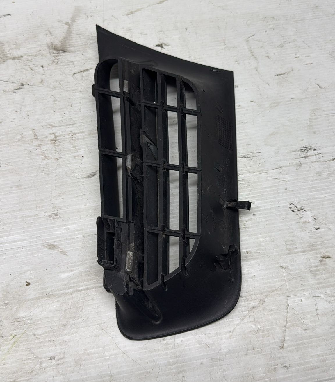 GRIGLIA ANTERIORE SINISTRA RENAULT MEGANE II BERLINA(2002-2010) CODICE:405282