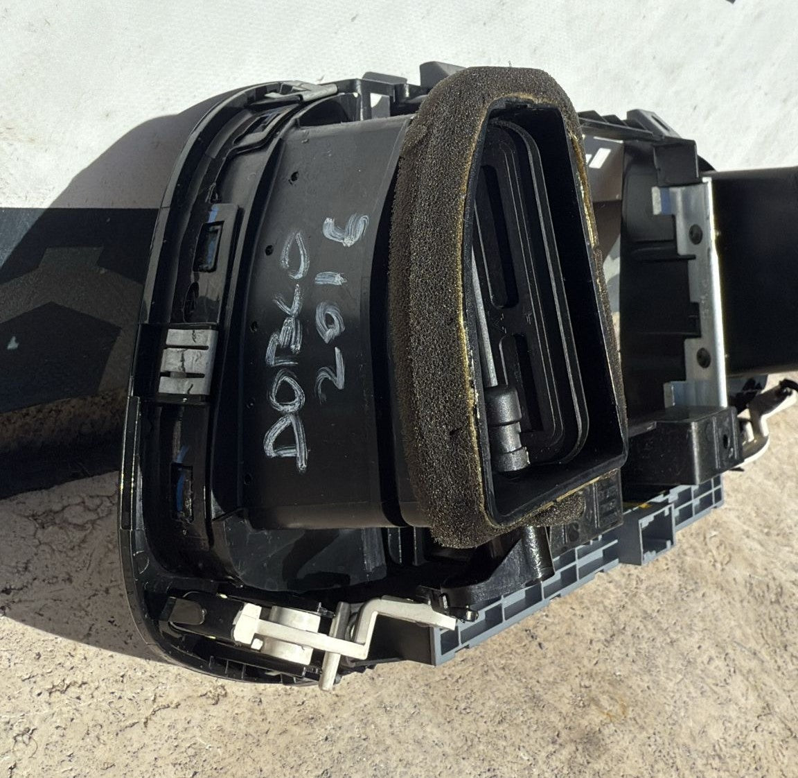 BOCCHETTA AERAZIONE CENTRALE NERA LUCIDA FIAT DOBLO(2017) COD:LS395550