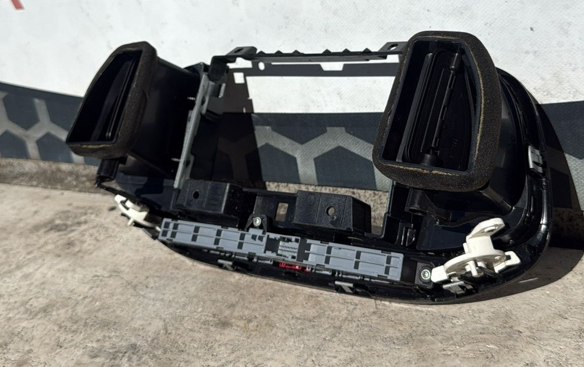 BOCCHETTA AERAZIONE CENTRALE NERA LUCIDA FIAT DOBLO(2017) COD:LS395550