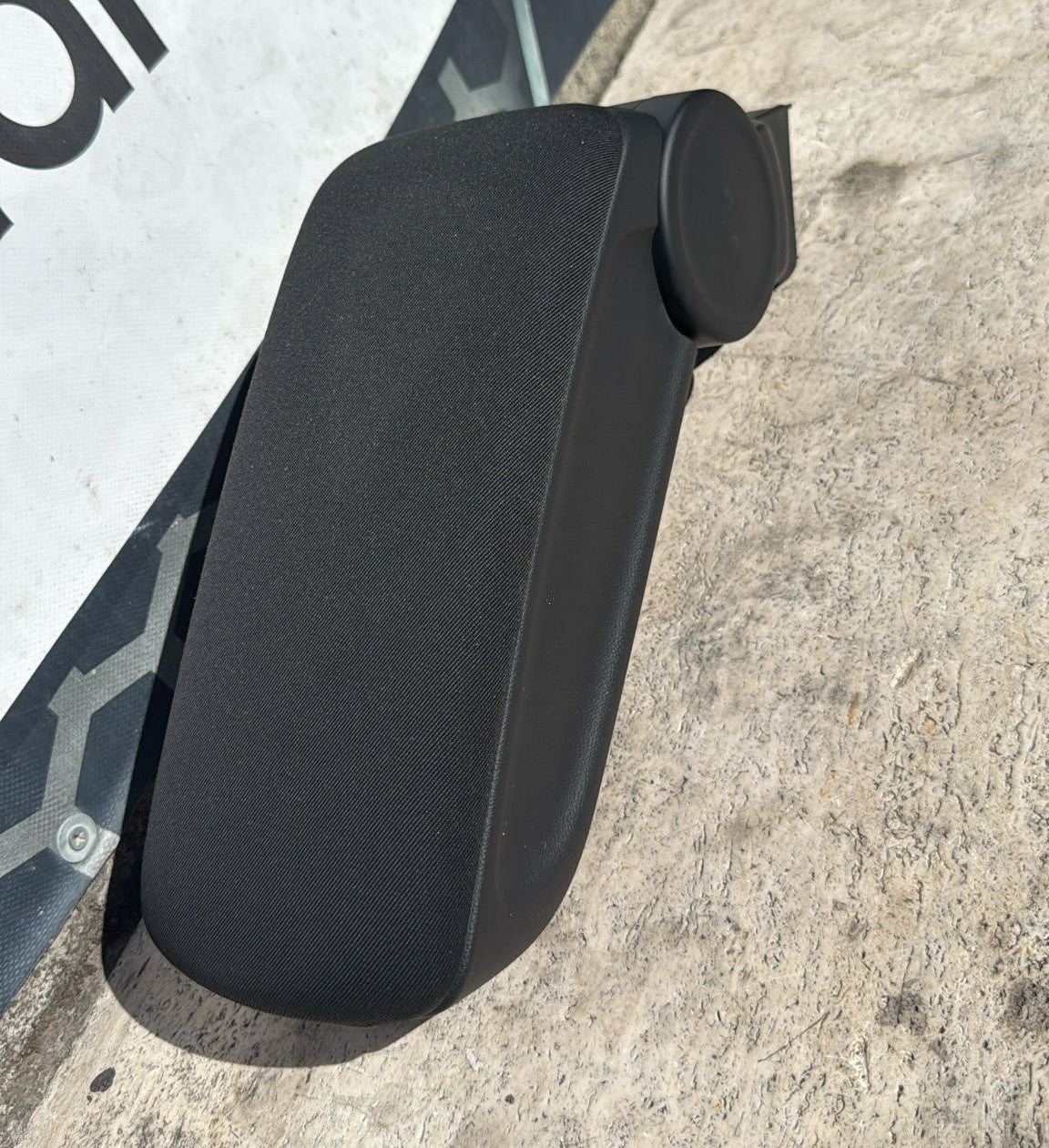 PORTAOGGETTI CENTRALE\BRACCIOLO\POGGIA BRACCIO AUDI A1 (2010>) 8X0864207