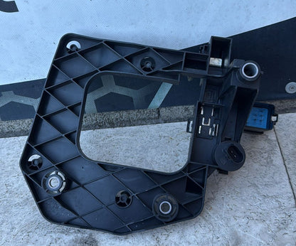 VASSOIO SCATOLA DELLA BATTERIA AUDI A1 (2010) COD: 6C0915343A