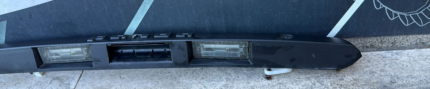 MANIGLIA APERTURA PORTELLONE CON LUCI TARGA E BLOCCHETTO FIAT PANDA(12-19)