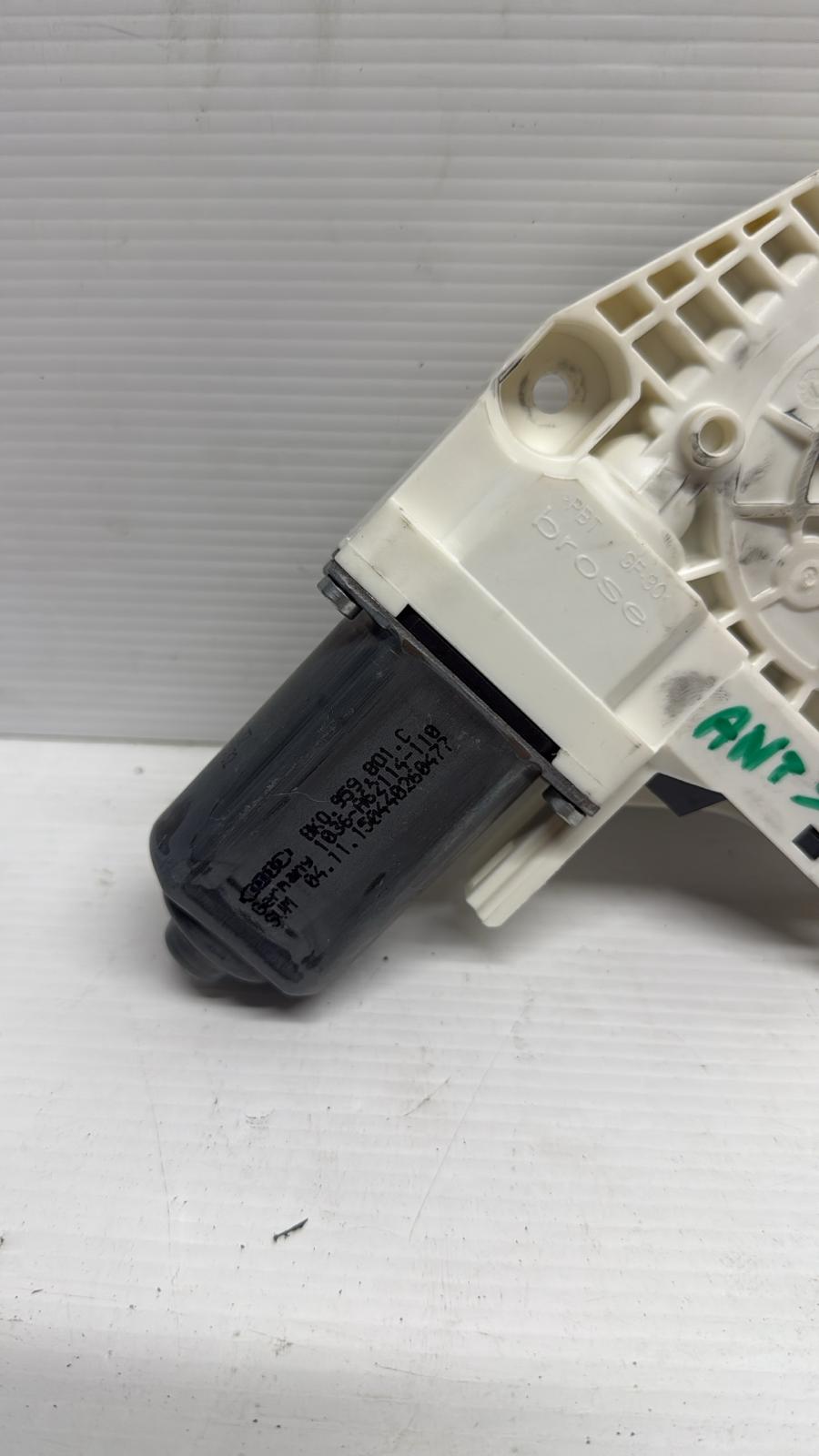 MOTORINO ALZAVETRO ANTERIORE SINISTRO AUDI A1 (2010-2018) COD:A60570-110