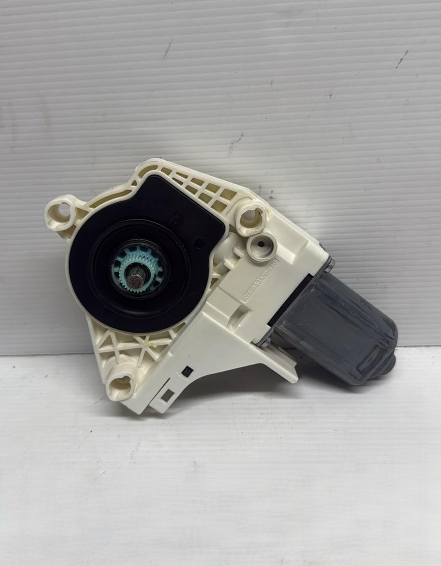 MOTORINO ALZAVETRO ANTERIORE SINISTRO AUDI A1 (2010-2018) COD:A60570-110