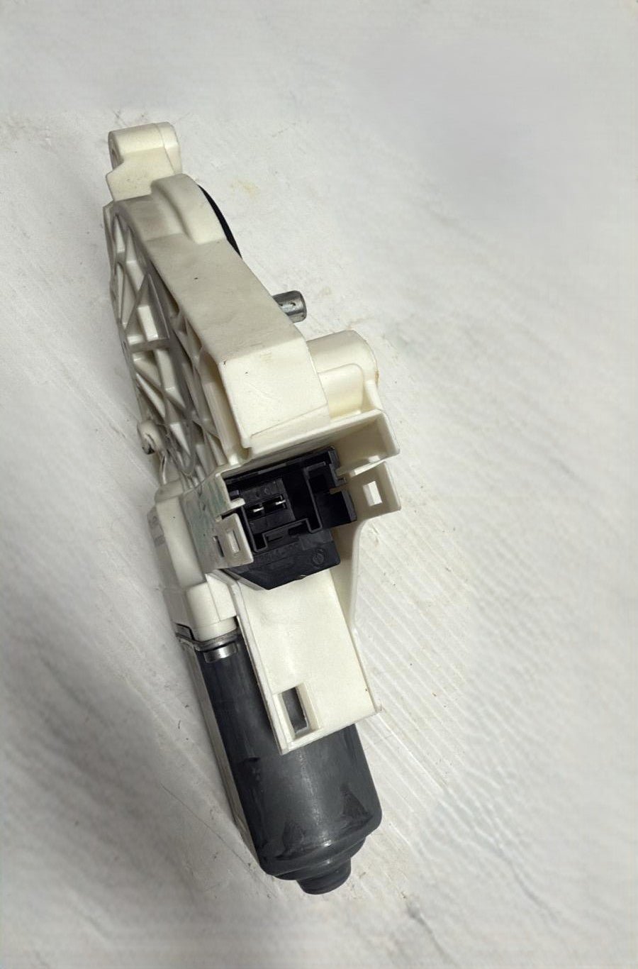 MOTORINO ALZAVETRO ANTERIORE SINISTRO AUDI A1 (2010-2018) COD:A60570-110