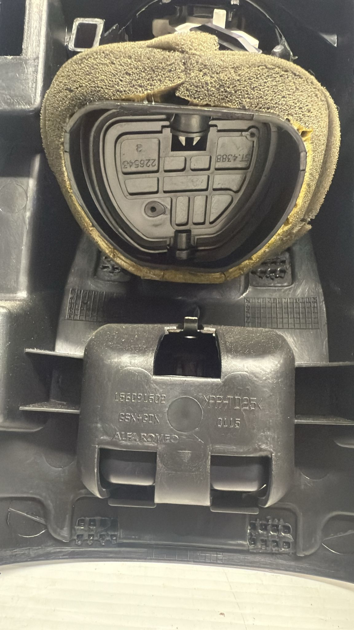 RIVESTIMENTO TUNNEL CENTRALE PARTE POSTERIORE ALFA ROMEO GIULIETTA 2015