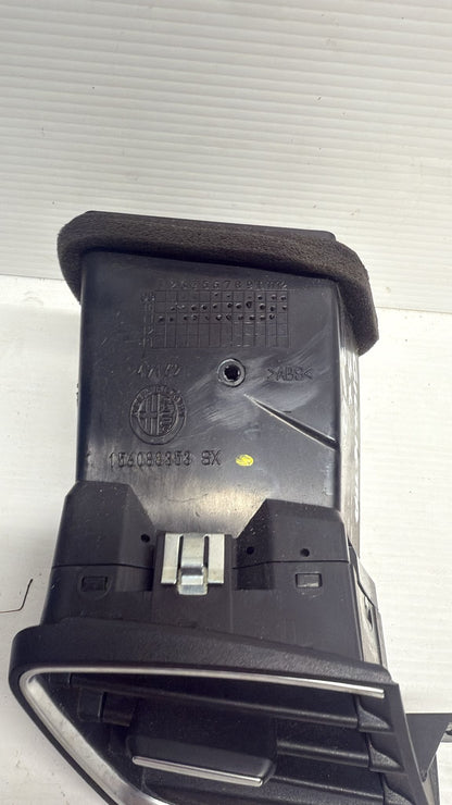 BOCCHETTA ARIA CRUSCOTTO SINISTRA ALFA ROMEO GIULIETTA 2012 COD: 156088353