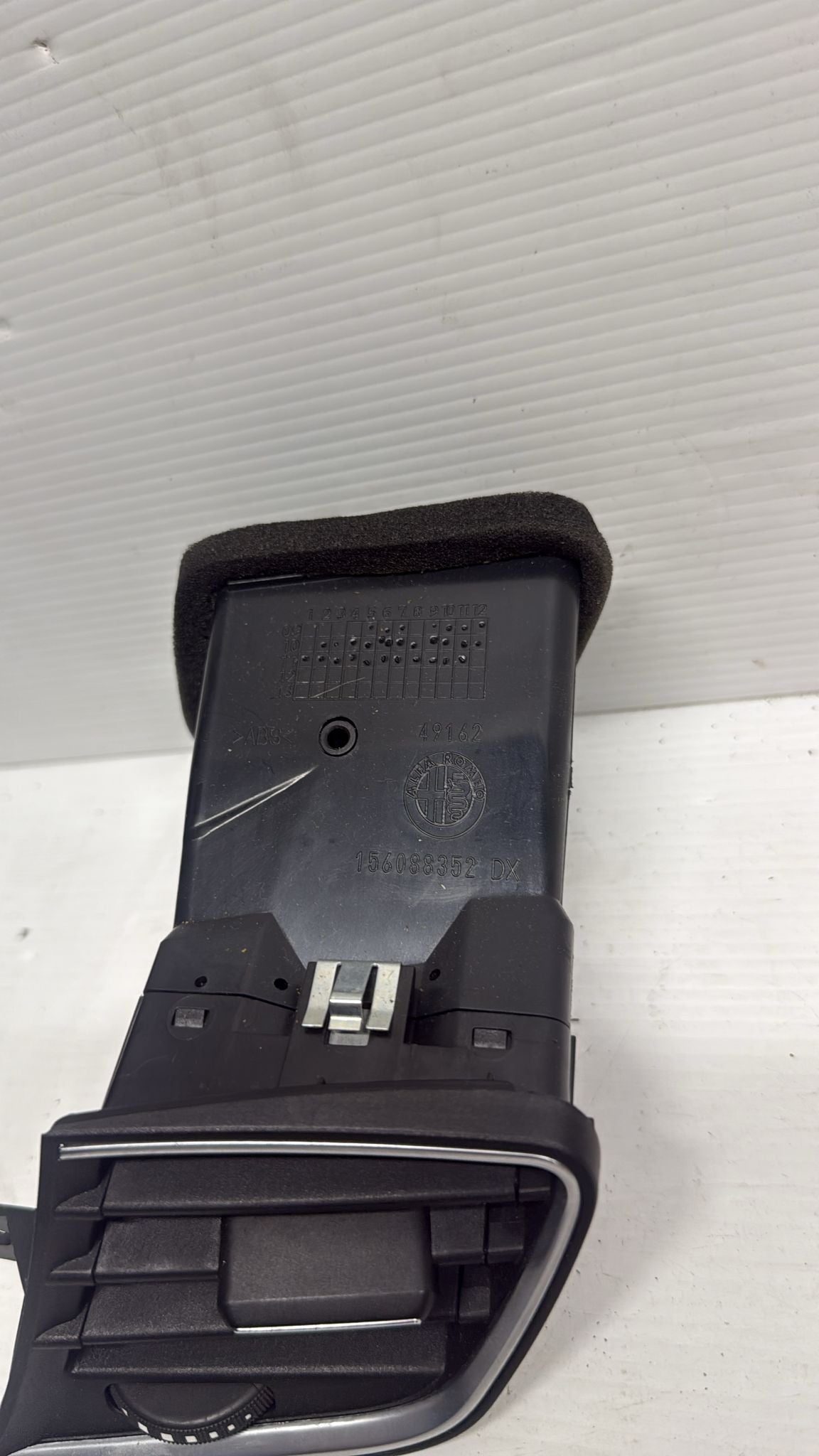 BOCCHETTA ARIA CRUSCOTTO DESTRA ALFA ROMEO GIULIETTA 2012 COD: 156088352