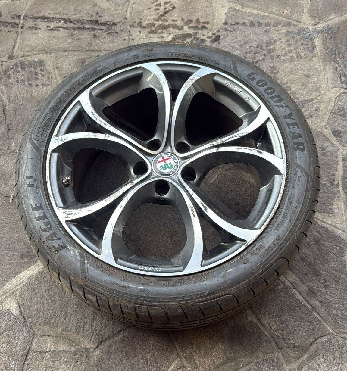 CERCHIO IN LEGA ALFA ROMEO GIULIA ( DAL 2016) ( HA QUALCHE GRAFFIO )