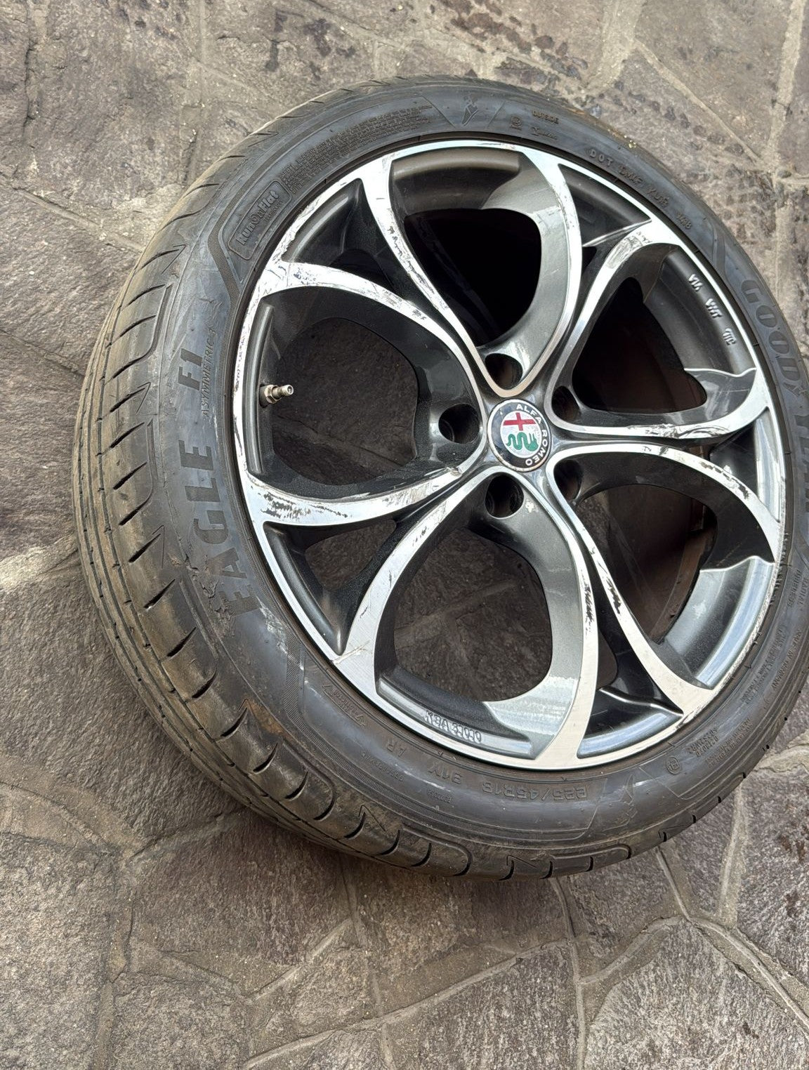 CERCHIO IN LEGA ALFA ROMEO GIULIA ( DAL 2016) ( HA QUALCHE GRAFFIO )