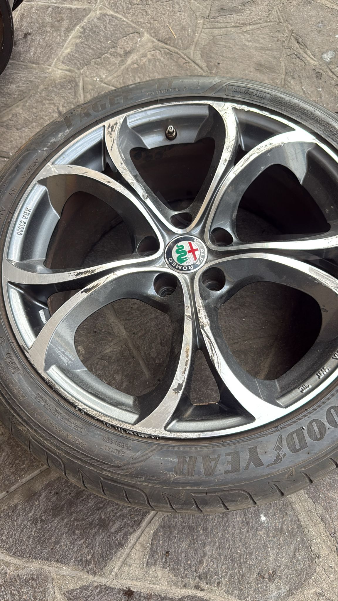 CERCHIO IN LEGA ALFA ROMEO GIULIA ( DAL 2016) ( HA QUALCHE GRAFFIO )