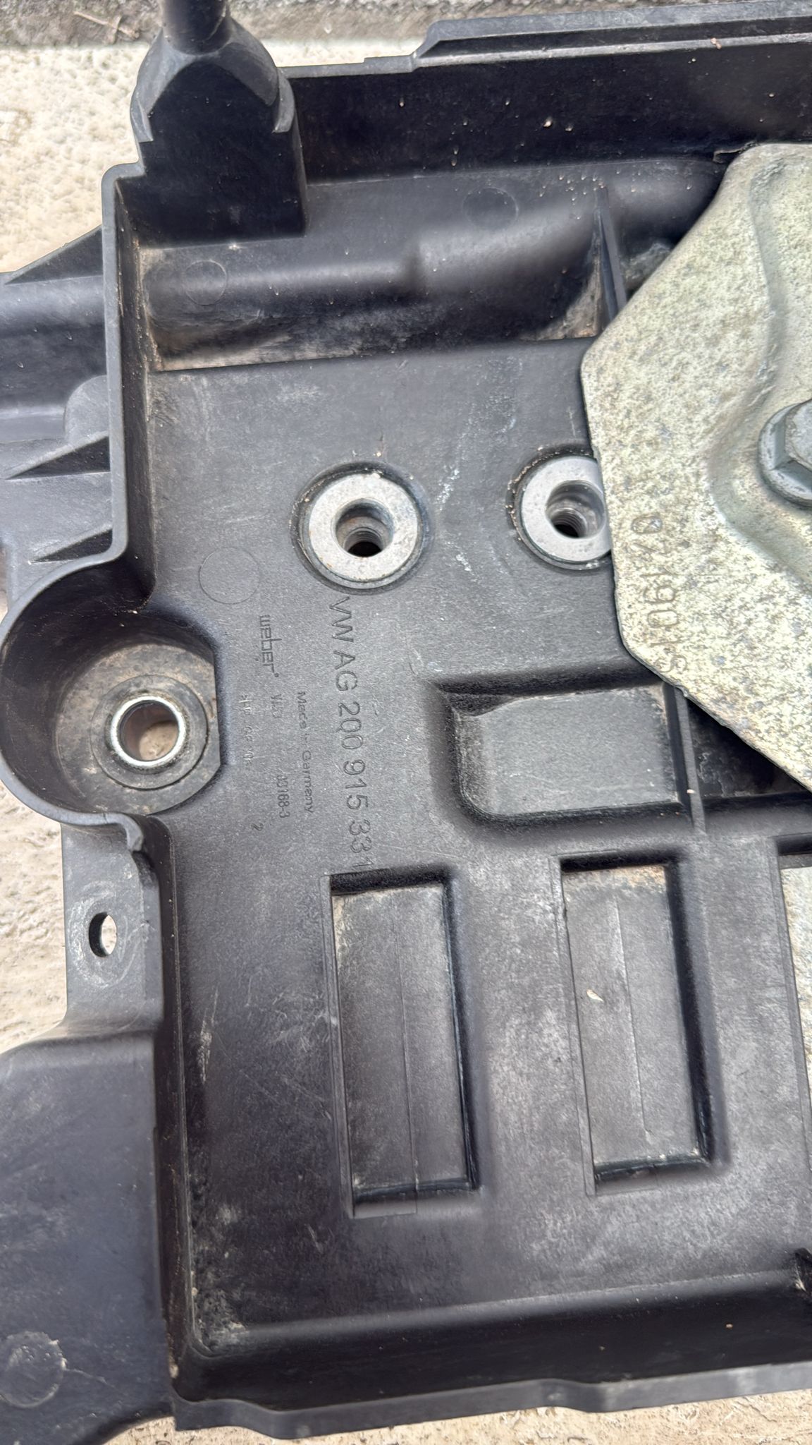 VASSOIO PORTA BATTERIA AUDI A1 2019 1.0 BENZINA COD: 2Q0915331