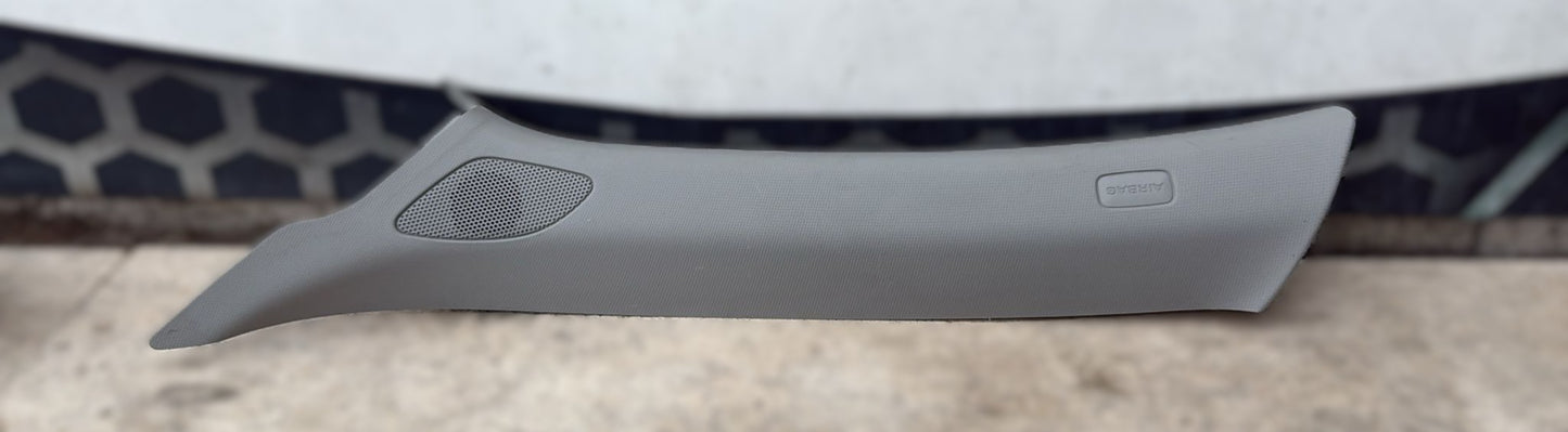 RIVESTIMENTO MONTANTE ANTERIORE SINISTRO AUDI A1 (2010-2018) COD:8X0867233A