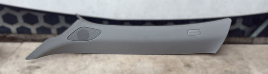 RIVESTIMENTO MONTANTE ANTERIORE SINISTRO AUDI A1 (2010-2018) COD:8X0867233A