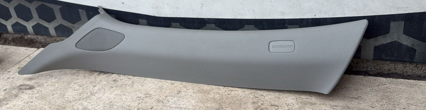 RIVESTIMENTO MONTANTE ANTERIORE SINISTRO AUDI A1 (2010-2018) COD:8X0867233A