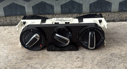 CENTRALINA DEL CLIMATIZZATORE VOLKSWAGEN POLO V \ AUDI A1 COD:  6Q0819445