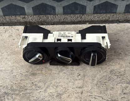 CENTRALINA DEL CLIMATIZZATORE VOLKSWAGEN POLO V \ AUDI A1 COD:  6Q0819445