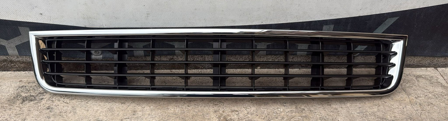 GRIGLIA PARAURTI ANTERIORE ORIGINALE AUDI A4 2000 -2004 COD: 8E0807647 NUOVA