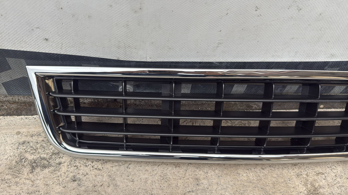 GRIGLIA PARAURTI ANTERIORE ORIGINALE AUDI A4 2000 -2004 COD: 8E0807647 NUOVA