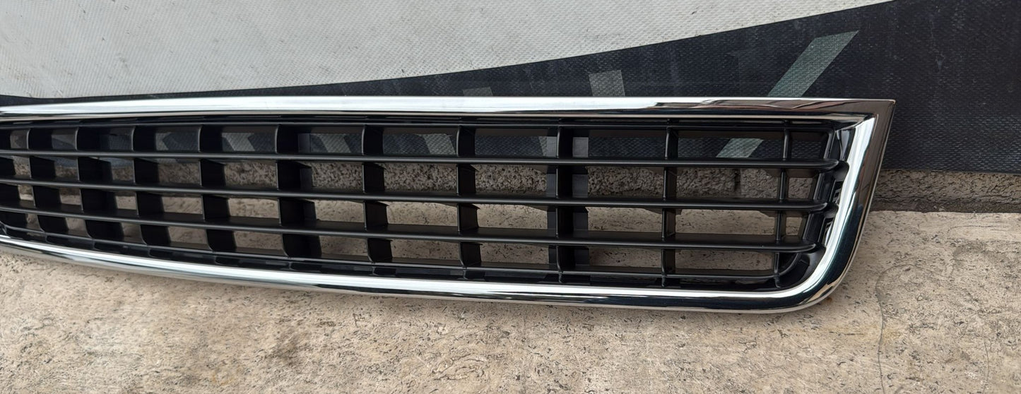 GRIGLIA PARAURTI ANTERIORE ORIGINALE AUDI A4 2000 -2004 COD: 8E0807647 NUOVA