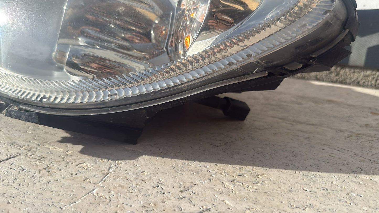 FARO FANALE ANTERIORE SINISTRO SMART 451 (2009-2015) UN GANCIO ROTTO