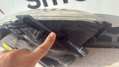 FARO FANALE ANTERIORE SINISTRO SMART 451 (2009-2015) UN GANCIO ROTTO