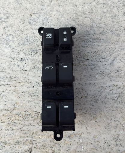 PULSANTIERA ANTERIORE SINISTRA SUZUKI S-CROSS SERIE K10C 2013 IN POI