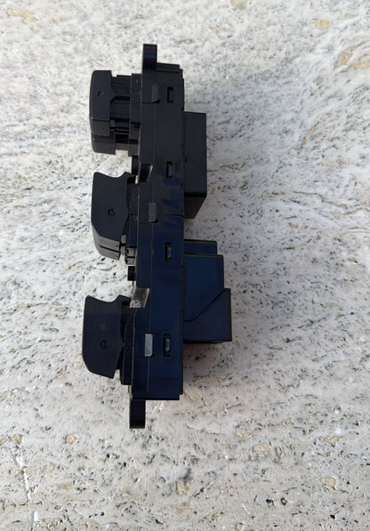 PULSANTIERA ANTERIORE SINISTRA SUZUKI S-CROSS SERIE K10C 2013 IN POI