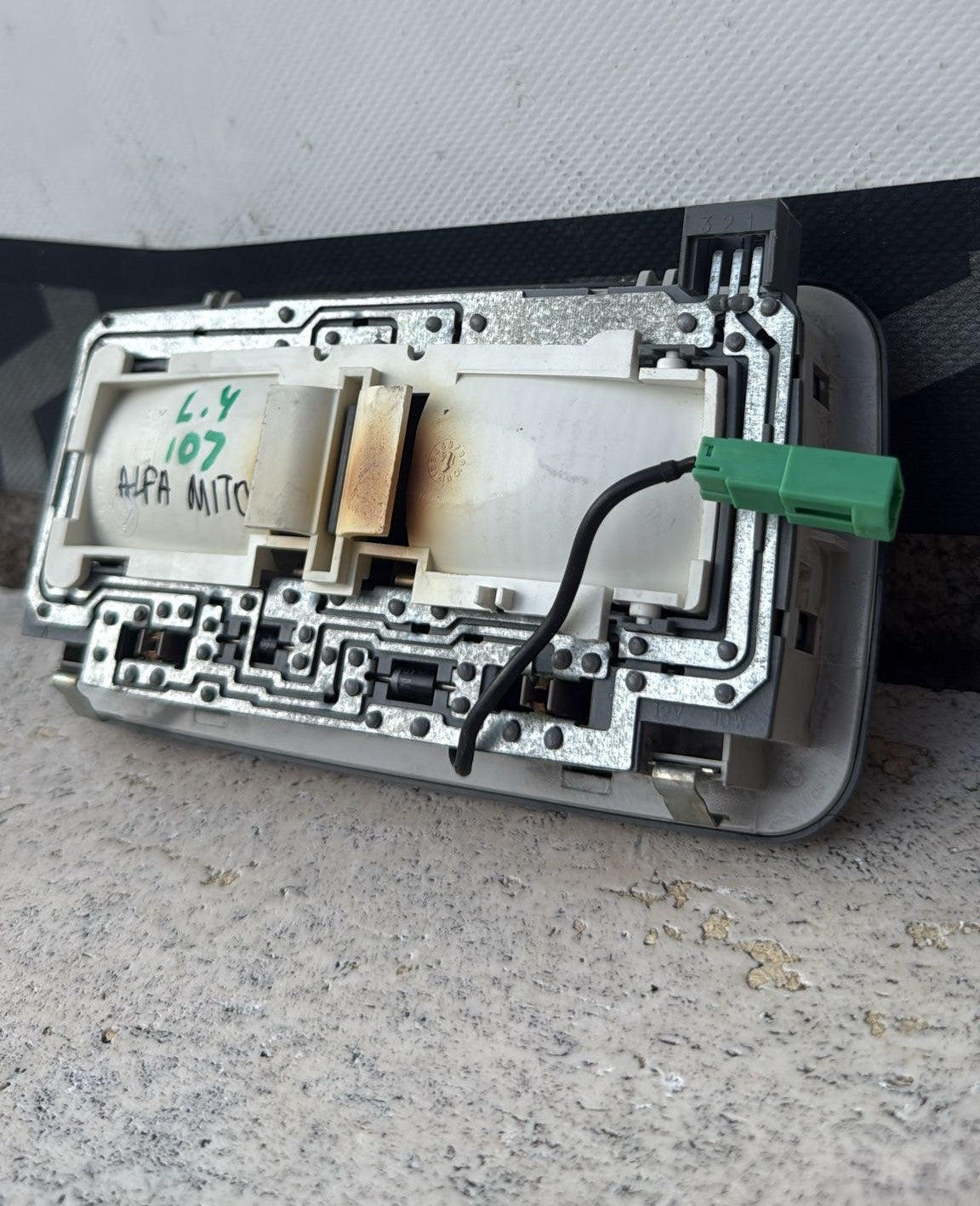 PLAFONIERA LUCE INTERNA LANCIA YPSILON\ALFA ROMEO GIULIETTA COD: 735244963